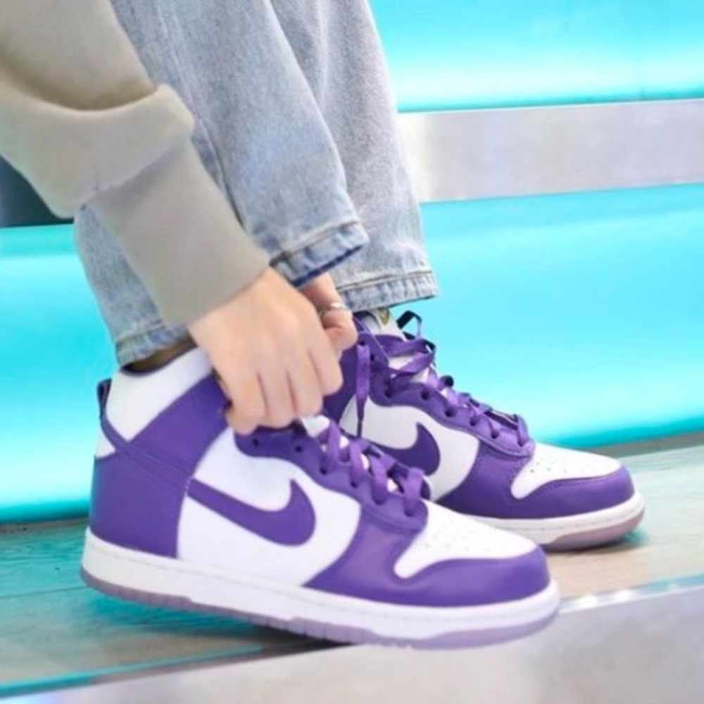Nike Dunks Varsity Purple. Men’s 9.5 // Women’s 11